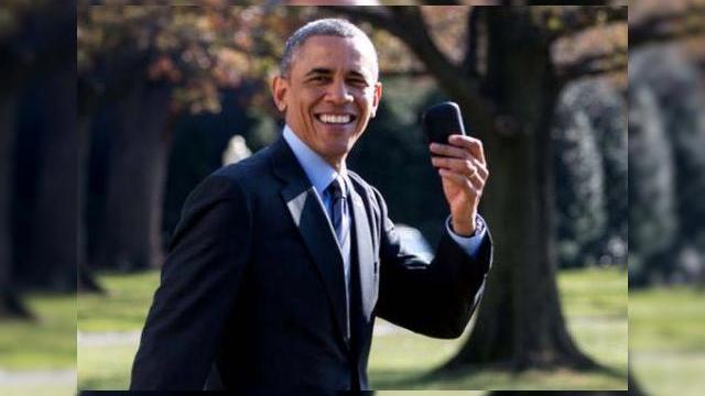 <b>Barack Obama face reclamă gratuită la BlackBerry, se Întoarce din drum special pentru a-și lua telefonul</b>E cunoscut faptul că președintele SUA Barack Obama e utilizator de BlackBerry, în ciuda recomandărilor agențiilor de securitate de a trece la un model ultrasecurizat de handset. Ei bine, în această săptămână șeful de stat a făcut practic...