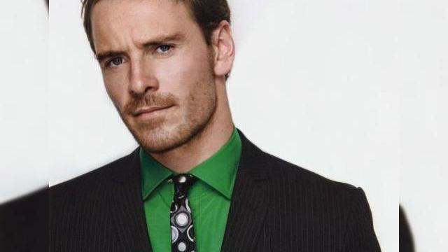 <b>Sony vinde filmul despre Steve Jobs către Universal, Michael Fassbender cu un pas mai aproape de rolul principal</b>în fiecare săptămână aflăm ceva nou despre evoluția (sau involuția) proiectului lui Aaron Sorkin, filmul despre viața lui Steve Jobs și lansările de produse pe care le-a patronat el. Săptămâna trecută aveam vești proaste, de vreme ce...