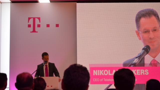 <b>Telekom Romania anunță oferta integrată de Crăciun: conținut multi screen și viteza de până la 1 Gbps la Internet</b>Telekom România a anunțat o atractivă ofeta integrată de Crăciun (fix-mobil), cu beneficii din plin, printre care și o experiență multi screen. Astfel, clienții pot opta pentru noul pachet cu Televiziune L, Internet L, Voce Fixă M și beneficii...