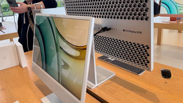 <b>Noile Mac-uri cu cipuri M4 promit o revoluție în procesarea AI; Așteptări mari de la Apple</b>Apple se pregătește pentru o revizuire majoră a liniei Mac, cu noi procesoare M4 axate pe inteligența artificială, conform unor informații obținute de Bloomberg News. Această evoluție vine într-un moment în care industria PC-urilor, aflată într-o perioadă