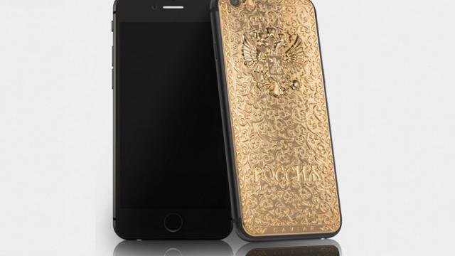 <b>iPhone 6 primește o versiune de lux Caviar de mii de dolari: Atlante Russia vine cu un basorelief al emblemei statului</b>Am văzut deja cum cele mai noi modele iPhone și iPad au primit personalizări de lux, având aur și diamante aplicate, dar azi putem vedea un iPhone 6 "rusificat". Compania rusească Caviar a modificat un iPhone 6 transformându-l în versiunea Atlante...