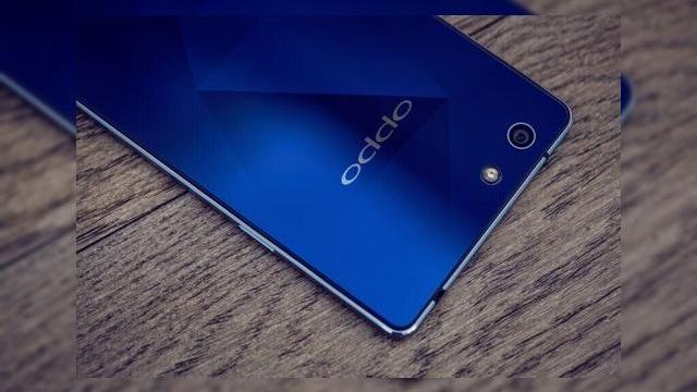 <b>Oppo R1C Își face apariția În imagini hands on, vine cu o carcasă arătoasă și glossy</b>Apărut cu câteva zile în urmă sub numele de cod R8207 la autoritățile din China pentru certificare, telefonul Oppo R1C își dezvăluie astazi designul sub forma unor fotografii hands on. Avem de-a face cu un device cu spate glossy, cu reflexie tip...