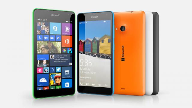<b>Lumia 535 Dual-SIM, primul smartphone sub branding Microsoft ajunge la QuickMobile.ro</b>Lansat acum ceva timp, iată că astăzi, primul smartphone din gama Lumia ce poartă logo-ul Microsoft, și anume modelul Lumia 535 Dual-SIM, ajunge și la noi în țară prin intermediul celor de la QuickMobile.ro, retailer ce vinde terminalul la un...