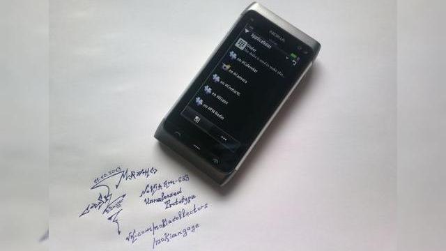 <b>Nokia Atlantic RM-683 ajunge pe Internet sub formă de prototip, e modelul din filmul SF Real Steel</b>Mai țineți minte prototipul de telefon Nokia din anul 2020, care a apărut în filmul SF Real Steel? El a fost cosmetizat puțin, dar prototipul există în realitate și e vorba despre modelul Nokia Atlantic RM-683, care a fost scos din arhive de...