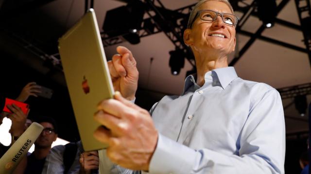 <b>Tim Cook anunță dezvăluiri importante despre AI în contextul lansării iPad 2024</b>Apple pregătește terenul pentru o serie de noutăți care vor fi prezentate în cadrul următorului său eveniment. Tim Cook, CEO-ul companiei, a confirmat că pe lângă noile modele de iPad, inclusiv un iPad Pro actualizat și un iPad Air de dimensiuni mai mari