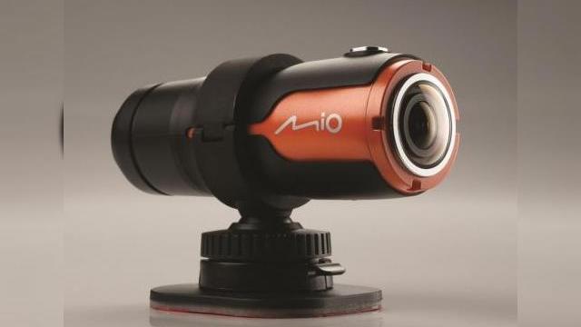 <b>Mio Technology lansează În România ceasul inteligent Magellan Echo și camera video de acțiune MiVue M350</b>Astăzi, cei de la Mio Technology, unul dintre cei mai mari producători de echipamente GPS la nivel global, a lansat pe piața din România 3 noi categorii de produse printre care se numără camere video sport, computere pentru biciclete și ceasuri...