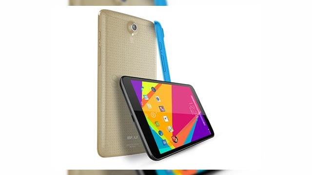 <b>BLU Studio 7.0, smartphone-ul ce vine cu display de 7 inch este scos din cutie În fața camerei</b>Așa cum ați aflat dintr-un articol în această dimineață, pe piața din America a fost lansat un nou device mobil ce vine să redefinească termenul de telefon, sau mai bine zis să seteze o nouă limită a diagonalei unui smartphone. BLU Studio 7.0...