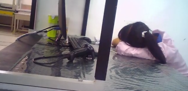 <b>Un reportaj BBC dezvăluie condițiile improprii de muncă din fabricile Apple din China (Video)</b>știm că e impropriu spus "fabrici Apple", dar când e vorba de fabrici axate pe producția de iPhone-uri se poate spune și așa. Aflați că aceste fabrici nu au practici prea ortodoxe când vine vorba de protecția angajaților, după cum a dezvăluit...