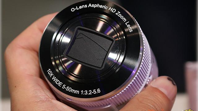 <b>Oppo prezintă camera foto În stil obiectiv numită O-Lens; aceasta se atașează pe smartphone via WiFi sau NFC</b>Pe lângă accesoriul inteligent O-Click, cei de la Oppo au dezvăluit astăzi în cadrul unui eveniment din Taiwan și o cameră foto în stil obiectiv, și anume Oppo O-Lens. Acest gadget se va atașa smartphone-ului prin intermediul unui clip, urmând...