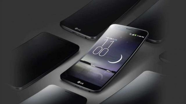 <b>CES 2015: LG pregătește telefonul Flex 2 și televizoare 8K</b>știam deja că se lucrează la un LG G Flex 2, care va face trecerea la o rezoluție Full HD, iar iată că acum aflăm că acest model va fi prezentat la CES 2015, împreună cu alte produse interesante. &nbsp; Vă reamintim că showul debutează...