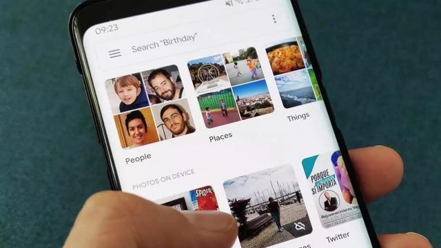 <b>Se transformă Google Photos în rețea de socializare? Vezi cum pagina „Sharing Activity” îți schimbă experiența (video)</b>Google Photos, platforma populară de stocare și partajare a fotografiilor, va introduce o pagină de activitate a partajării („Sharing Activity”), care va aduna toate activitățile legate de Google Photos într-un singur loc, similar unui feed de social...