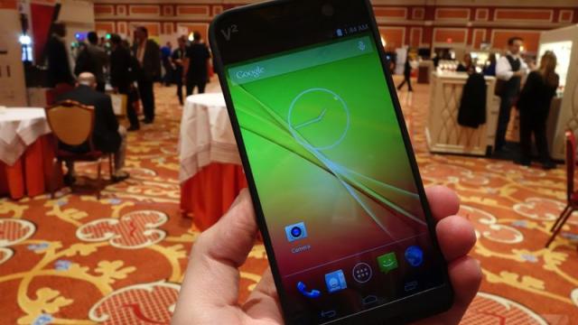 <b>CES 2015: Iată telefonul cu 320 GB de stocare, de la firma Saygus</b>CES e și locul unde se experimentează și dacă nu mă înșel la acest târg au apărut primele telefoane flexibile și cu margini curbate ale ecranului. Tot aici găsim și un telefon cu o capacitate uriașă de stocare la ediția din 2015. &nbsp; E...