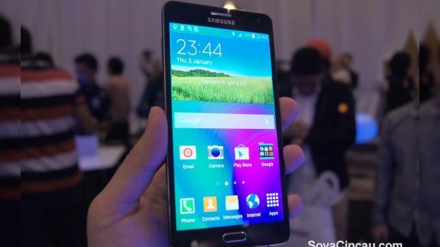 <b>Samsung expune Galaxy A7, cel mai subțire smartphone al său În cadrul unui eveniment din Asia</b>Dacă vi se părea că Samsung Galaxy Alpha este un telefon subțire, ei bine, aflați că există un model modern cu talie și mai redusă. E vorba despre Samsung Galaxy A7, care a fost anunțat recent și expus în cadrul unei prezentări din Malaezia....