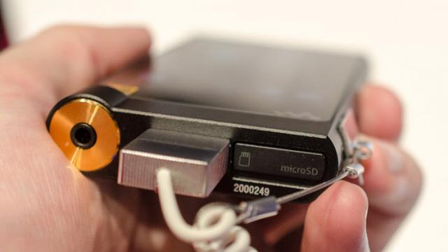 <b>Playerul Sony Walkman ZX2 debutează În Europa În primăvară</b>în cazul în care vă tentează prețiosul player Walkman nou de la Sony, aflați că el va sosi pe piața în primăvara acestui an. Produsul vine cu tehnologia High-Resolution Audio și un sunet puternic, datorită tehnologiilor S-Master HX și DSEE...