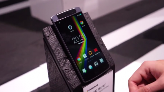 <b>CES 2015: Polaroid prezintă o serie de noi telefoane axate pe funcții de fotografiere: Selfie, Flip si Snap (Video)</b>Polaroid se număra printre brandurile care au renunțat la businessul lor tradițional, făcând trecerea către telefoane Android. Ei au fost implicati in prezentarea unei noi serii de telefoane axate pe funcții de fotografiere, dar lucrurile nu stau...