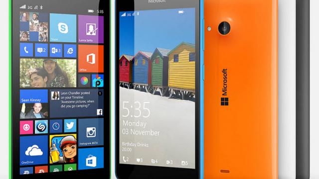 <b>Microsoft Lumia 535 disponibil prin intermediul eMAG la prețul de 569 lei</b>Lansat în luna noiembrie a anului trecut, Microsoft Lumia 535 ajunge acum și la eMAG.ro, retailer ce comercializează atât varianta single-SIM a terminalului, cât și modelul ce ne pune la dispoziție 2 sloturi SIM. Un pic suprinzător este faptul că...