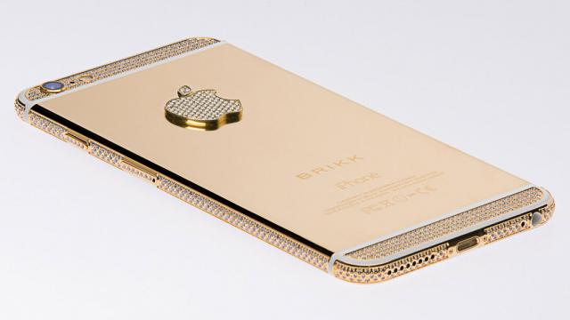 <b>Brikk anunță lansarea unor ediții de lux pentru iPhone 6 și iPhone 6 Plus; acestea aduc diamante și aur de 24K</b>După ce vă prezentam un iPhone 6 realizat din aur de 24K, acesta fiind creația unei companii de origine chineză, astăzi este momentul în care mai descoperim o astfel de ediție de lux pentru iPhone 6 dezvoltată de către producătorul american...