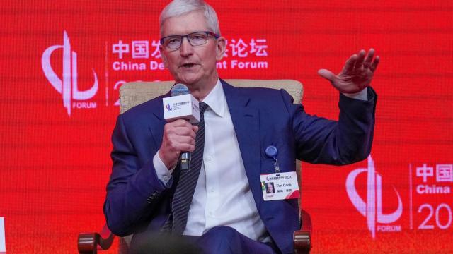 <b>Apple caută soluții AI în China; Negocieri cu Baidu și Alibaba</b>Apple colaborează cu OpenAI pentru a integra ChatGPT în iOS 18, permițând utilizatorilor iPhone să beneficieze de funcționalități avansate de inteligență artificială. În China, însă, aceste servicii nu sunt disponibile, astfel că Apple trebuie să găsească