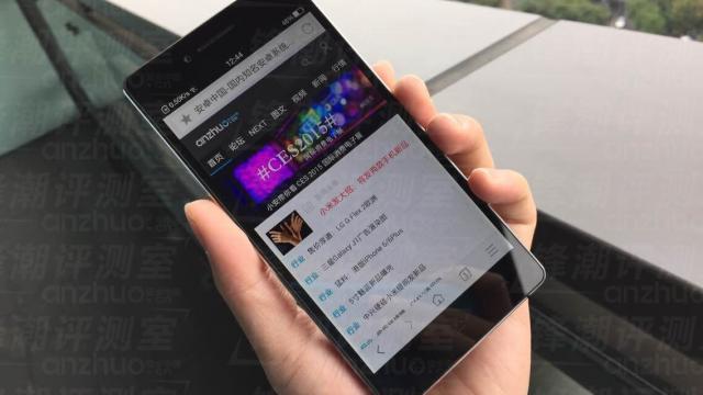 <b>Noi fotografii live cu Oppo R1C (R8207) ajung pe web Înainte de lansarea programată pentru 14 ianuarie</b>Pe lângă Xiaomi, zilele acestea în China vom mai asista și la un alt eveniment de lansare pregătit de către Oppo, producător ce ne va dezvălui modelul Oppo R1C (R8207), un terminal mid-range ce adoptă un design foarte atractiv și o carcasă cu...