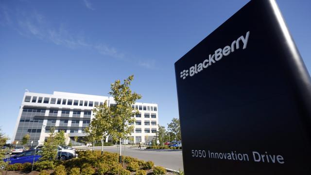 <b>Un reprezentat Samsung declară că zvonurile despre posibila achiziție BlackBerry nu sunt adevărate</b>După cum bine știți, ieri am descoperit prin intermediul celor de la Reuters faptul că Samsung poartă în aceste momente discuții în vederea unei posibile achiziții a companiei canadiene BlackBerry, fiind vehiculată și o primă ofertă de...