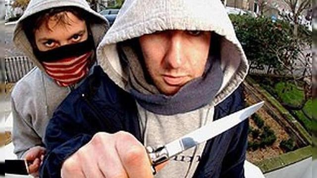 <b>Iată cum se mai fură telefoane În ziua de azi și ce se sugerează pe Reddit România ca soluție</b>Pentru că codrul e frate cu romanul, atunci și furtul ca în codru e cu siguranță măcar un văr al poporului nostru. Am descoperit pe Reddit în secțiunea România o nouă modalitate de furt a telefoanelor mobile, care sincer să fiu cred că este...