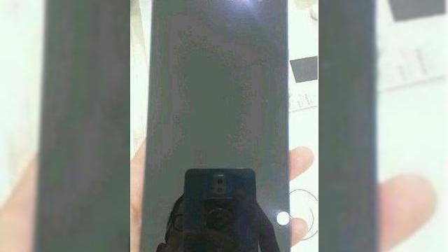 <b>Oppo Find 9 se afișează Într-o primă fotografie live; pare a sosi cu un display edge-to-edge</b>După lansarea lui Oppo U3 de acum câteva zile, se pare că producătorul chinez în cauză ne mai pregătește un alt device, și anume modelul Find 9. O primă presupusă fotografie cu acest smartphone a ajuns recent pe web, material ce ne dezvăluie...