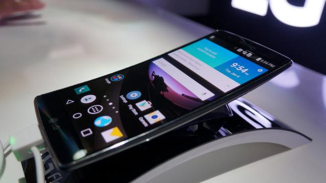 <b>LG neagă faptul că procesorul Snapdragon 810 se Încălzește, cel puțin pe G Flex 2</b>știrile despre supraîncălzirea procesorului Qualcomm Snapdragon 810 au ținut cap de afiș în ultima vreme, fiind și scuza folosită mai mereu pentru ca Samsung să primească un CPU Exynos pe cel mai nou flagship al său. în schimb, LG susține că...