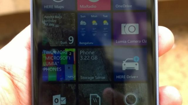 <b>RM-1072 este un nou telefon Microsoft Lumia, care ar putea sosi ca o versiune mai ieftină a lui Lumia 830</b>O serie de nume de cod ale unor terminale Microsoft Lumia noi au apărut pe web în ultimele zile, printre ele numărându-se și RM-1069, RM-1070 și RM-1071, asociate proaspăt lansatelor Lumia 435 și Lumia 532. Pe lângă acestea au apărut și numele...