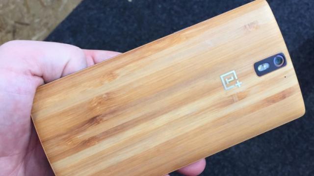 <b>OnePlus Two va fi amânat până În trimestrul 3 al anului 2015</b>OnePlus One a fost una dintre surprizele anului 2014, fiind văzut de mulți drept telefonul anului trecut. De aceea, succesorul său stârnește mult interes și este așteptat cu nerăbdare. Ei bine, azi aflăm că el a fost amânat. Auzisem o...