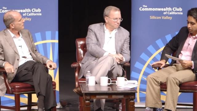 <b>Eric Schmidt, directorul executiv Google, declară că eroul său este Steve Jobs</b>în cadrul unui interviu ce a avut loc anul trecut în luna octombrie, directorul executiv Google, Eric Schimdt ne-a oferit un răspuns foarte interesant la întrebarea prin care era invitat să își dezvăluie eroul său din industria tech. Schimdt a...