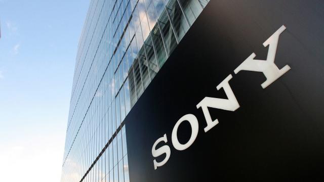 <b>Reuters vine cu noi informații despre soarta diviziei mobile Sony; aproximativ 1000 angjați urmează a fi dați afară</b>Cu toate că cei de la Sony aduc pe piață device-uri foarte interesante ce vin cu dotări de top, referindu-ne în special la gama de terminale Xperia Z, se pare că situația diviziei mobile este pentru moment pusă sub semnul întrebării, asta după...