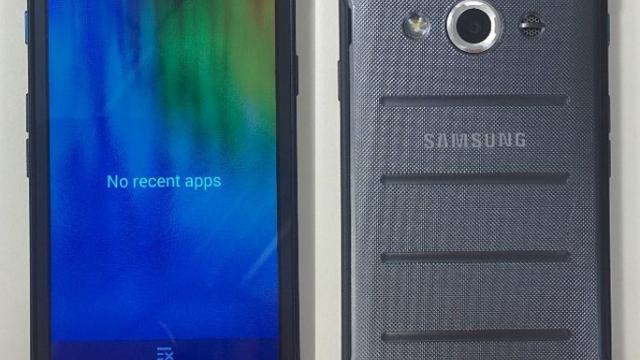 <b>Samsung Galaxy XCover 3 Își face apariția În două noi fotografii, are specificațiile dezvăluite de un benchmark</b>Nu doar telefoanele Samsung Galaxy Active au o rezistență deosebită la intemperii, ci și modelele Xcover. Astfel, ne intrigă&nbsp;să aflăm că vom avea un Samsung Galaxy Xcover 3, model care tocmai a ajuns pe web sub formă de imagini scăpate,...
