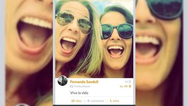 <b>Fyuse este o aplicație foto și de socializare foarte interesantă, disponibilă pe Android și iOS</b>Fyuse este o aplicație interesantă pentru Android, una axată pe fotografiere, partajare și socializare. Ea extinde conceptul de selfie și de fotografii cu atmosfera locului în care vă aflați. &nbsp; în mare e vorba despre o panoramare și GIF-uri...