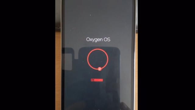 <b>O presupusă animație de boot pentru ROM-ul OxygenOS pregătit de OnePlus se afișează pe web</b>Zilele acestea OnePlus s-a aflat din nou în centrul atenției odată cu anunțul ce făcea referire la faptul că primul ROM propriu se va numi OxygenOS. De asemenea, chiar ieri descopeream că cei de la Cyanogen pregătesc un build CM12 bazat pe Android...