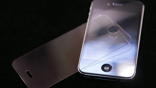 <b>Project Phire, răspunsul celor de la Corning Gorilla Glass pentru protecția ecranelor cu strat de safir</b>Corning e creatorul lui Gorilla Glass, dar are și alte proiecte, cum ar fi noul Project Phire, care aparent are rolul de a surclasa sticlă de safir. Phire va aduce un material care e la fel de rezistent la contact dur ca și Gorilla Glass, dar în...