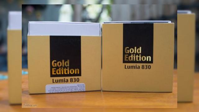 <b>Nokia Lumia 830 Gold Edition fotografiat pe alb și negru, scos din cutie În Vietnam</b>Probabil ultimul model de telefon Nokia pe care Microsoft îl lansează într-o versiune nouă este Nokia Lumia 830 White Gold și Black Gold, o ediție specială de culoare aurie a handsetului. Terminalul a apărut în Vietnam într-o amplă galerie foto...