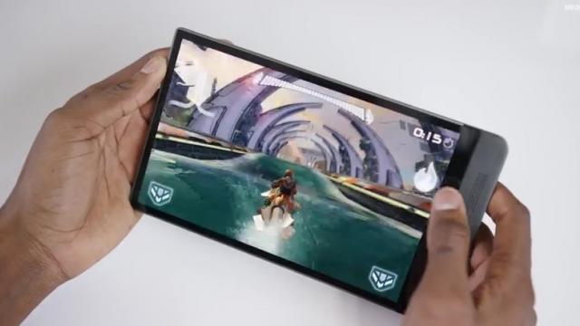 <b>Dell Venue 8 7000 primește o recenzie de la video bloggerul Marques Brownlee, care Îi laudă ecranul, dar nu și designul (Video)</b>Tableta Dell Venue 8 7000 a căpătat o popularitate deosebită anul trecut, pentru că a reușit să fie mai subtire decât iPad Air 2, măsurând doar 6 mm în grosime. în plus, acest device vine cu tehnologie Intel RealSense și câteva camere în...