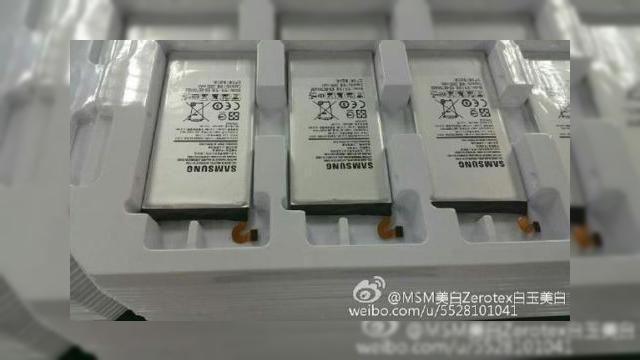 <b>Bateria de 2600 mAh a lui Galaxy S6 fotografiata intr-o fabrica din China</b>In urma cu cateva zile aflam ca Galaxy S6 va compensa faptul ca bateria sa nu se poate scoate cu suportul pentru incarcare wireless. Azi descoperim si capacitatea bateriei sale, prin intermediul a cateva imagini scapate pe web in China. &nbsp; Se pare ca...