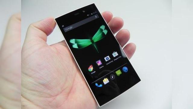 <b>Allview X1 Xtreme Mini Review: telefon solid cu carcasa din aluminiu, axat pe selfie Ultrapixel şi cu performanţă bună (Video)</b>Allview X1 Xtreme Mini este un telefon lansat &icirc;n noiembrie 2014, iar el costă 1.349 lei la Allview.ro, respectiv 1.199 lei pe perioada unor reduceri eMAG.ro din ultima vreme. Terminalul vine ca versiune compactă&nbsp;al lui X1 Xtreme, testat de...