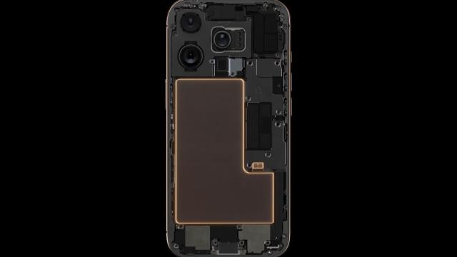 <b>Apple scumpeşte cu 20% înlocuirea bateriei de pe iPhone 16 Pro, 16 Pro Max</b>Apple începe să dezvăluie şi primele scumpiri... dacă iPhone 16, 16 Plus, 16 Pro şi 16 Pro Max au rămas cam la preţurile modelelor anterioare, ei bine scumpirile se produc în alte părţi. Spre exemplu va costa cu 20% mai mult înlocuirea