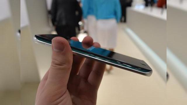 <b>Samsung Galaxy S6 Edge primeşte premiul pentru "cel mai bun terminal nou" la MWC 2015</b>Dacă mă &icirc;ntrebaţi care e cel mai interesant şi atractiv terminal prezentat la MWC 2015, voi spune că e Galaxy S6 Edge de la Samsung. Ei bine, aflaţi că acest smartphone a primit şi o distincţie oficială, care &icirc;i confirmă...