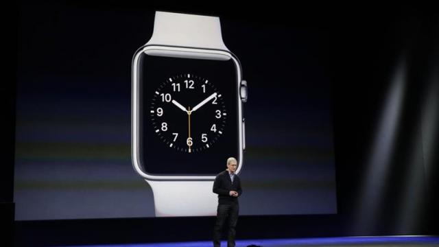 <b>Apple Watch tocmai ce a fost prezentat în detaliu; iată cu ce iese în evidență purtabilul imaginat de Tim Cook și ce alte produse au fost anunțate</b>&Icirc;n cadrul unui eveniment ce a &icirc;nceput puțin după ora 19:00 (ora Rom&acirc;niei), CEO-ul&nbsp;companiei Apple, Tim Cook, a urcat pe scenă pentru a prezenta noi detalii despre Apple Watch și anunța debutul său comercial, c&acirc;t și...
