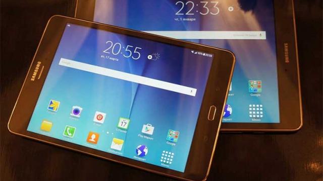 <b>Samsung anunţă oficial tabletele Galaxy Tab A şi Galaxy Tab 3 V în Rusia</b>Deşi noile tablete Samsung erau aşteptate la MWC 2015, la &icirc;nceputul acestei luni, iată că ele au apărut astăzi de abia, prin intermediul unei lansări ce a avut loc &icirc;n Rusia. Noile device-uri au ecrane OLED şi fac parte din Seria Galaxy...