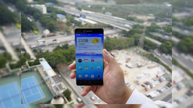 <b>Smartphone-ul Oppo cu display edge-to-edge apare în imagini live; aceste materiale ne ridică totuși semne de întrebare cu privire la autenticitatea lor</b>Acum c&acirc;teva minute scriam aici despre o nouă invenție a chinezilor de la Oppo ce face referire la un display edge-to-edge bazat pe o tehnologie interesantă. La scurt timp de la postarea acestui articol, pe site-urile din China și-au făcut...