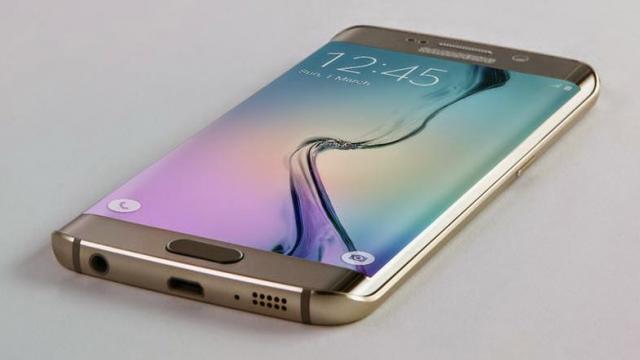 <b>Samsung Galaxy S6 şi S6 Edge vor fi produse și în fabrici din India; Terminalele debutează la nivel local</b>&Icirc;n cadrul prezentării oficiale a lui Galaxy S6 şi Galaxy S6 Edge &icirc;n India, care a avut loc astăzi, a fost anunţat şi faptul că terminalele vor fi produse și&nbsp;&icirc;n fabrici din această ţară. Produsele vor fi &icirc;n magazinele...