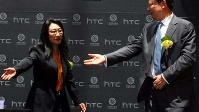 <b>HTC înregistrează o creştere a valorii acţiunilor cu 2.8%, sub noua conducere a lui Cher Wang</b>Perspectivele de viitor arată bine pentru HTC, acum că are un nou CEO, &icirc;n persoana lui Cher Wang. Oportunităţile s-au simţit şi la bursă, unde cota HTC a crescut cu 2.8% la acest &icirc;nceput de săptăm&acirc;nă. &nbsp; Vă reamintesc că...