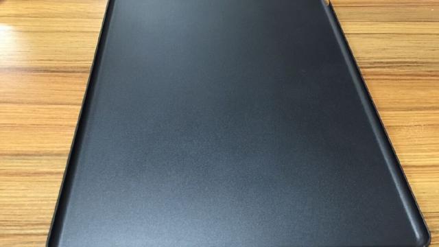 <b>Fotografii cu husa pregătită pentru Apple iPad Pro/Plus ajung pe web</b>Din c&acirc;te se pare scăpările ce &icirc;l au &icirc;n prim plan pe Apple iPad Pro/Plus sosesc astăzi &icirc;n număr destul de mare pe web. După ce mai devreme puteam privi c&acirc;teva imagini randate cu o husă pregătită pentru tableta business...