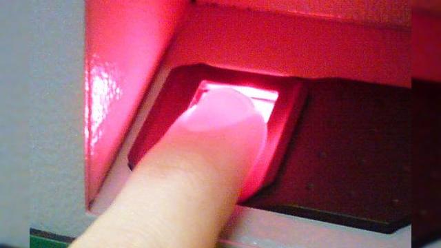 <b>Noi detalii despre OnePlus Two ajung pe web, ar putea sosi cu scanner de amprente bazat pe "focalizare laser"</b>&Icirc;n ultimele zile au apărut tot mai multe zvonuri şi informaţii despre OnePlus Two, unele pe cale oficială şi alte neoficial, iar azi descoperim dotări noi ale handsetului. Reţineţi că el ar trebui să sosească &icirc;n trimestrul viitor,...