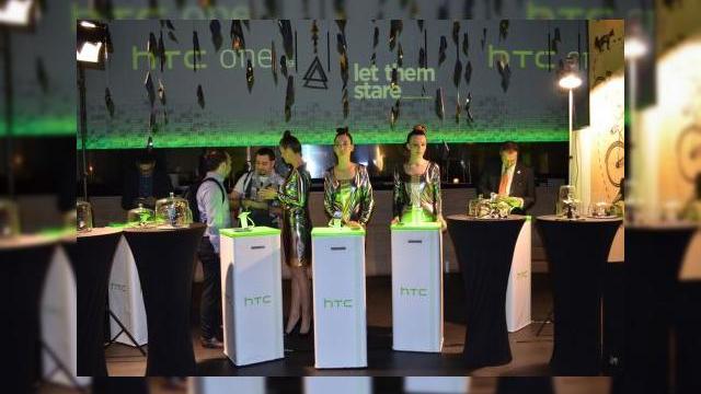 <b>HTC One M9 este lansat oficial în România; acesta va debuta în magazine pe 3 aprilie la un preț de 3.199 lei</b>Astăzi am avut ocazia să particip împreună cu Alex la evenimentul de lansare a noului HTC One M9 pe piața locală, conferință ce a avut loc în București la club Loft. Deși nu s-au strâns atât de multe persoane din media ca...