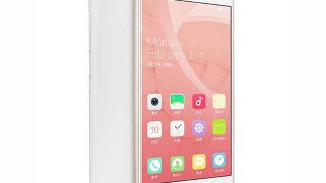 <b>IUNI lansează telefonul i1, destinat publicului feminin; Vine cu funcţii selfie speciale şi ambalaj posh</b>Brandul IUNI ne este familiar, pentru că este un producător subsidiar al celor de la Gionee şi ca producător, stă la baza telefonului Allview X1 Xtreme Mini, cel integrat &icirc;n portofoliu de braşovenii de la Visual Fan. Ei bine, IUNI a lansat azi...